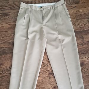 34W Haggar No Iron Men's Classic Fit Pleated Front